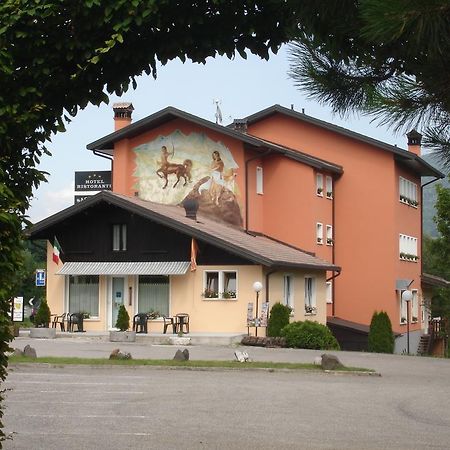 Hotel Ristorante Sagittario Feltre Exterior photo