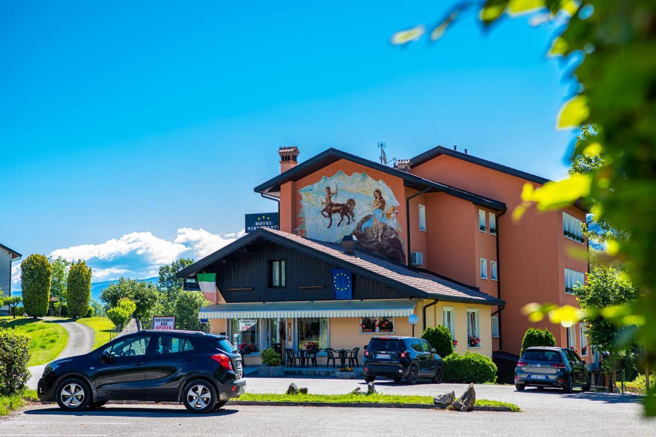 Hotel Ristorante Sagittario Feltre Exterior photo
