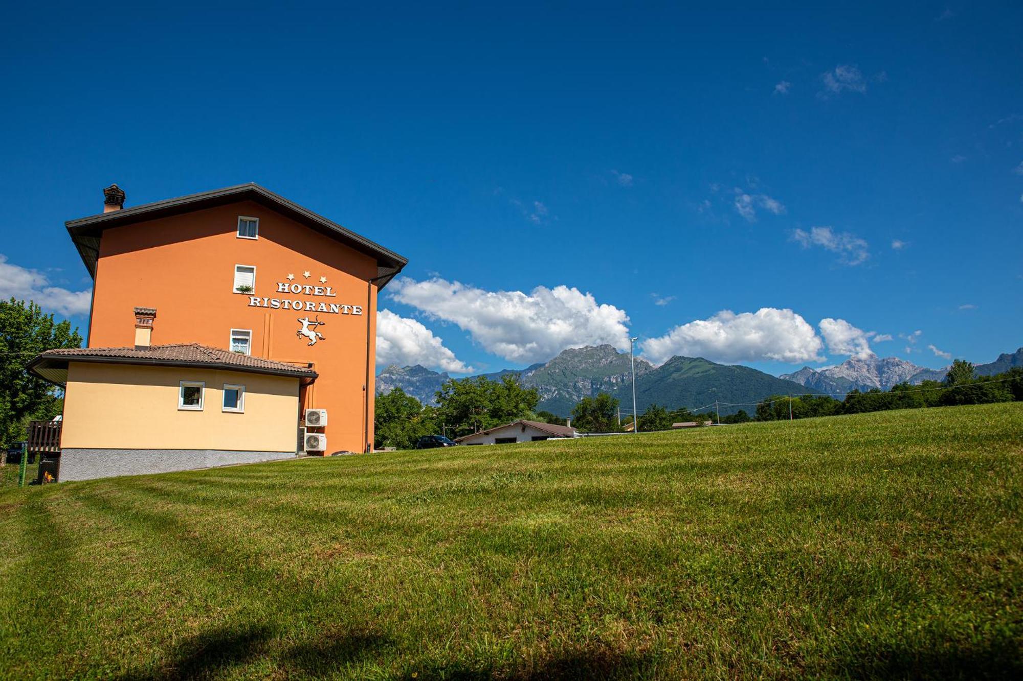 Hotel Ristorante Sagittario Feltre Exterior photo