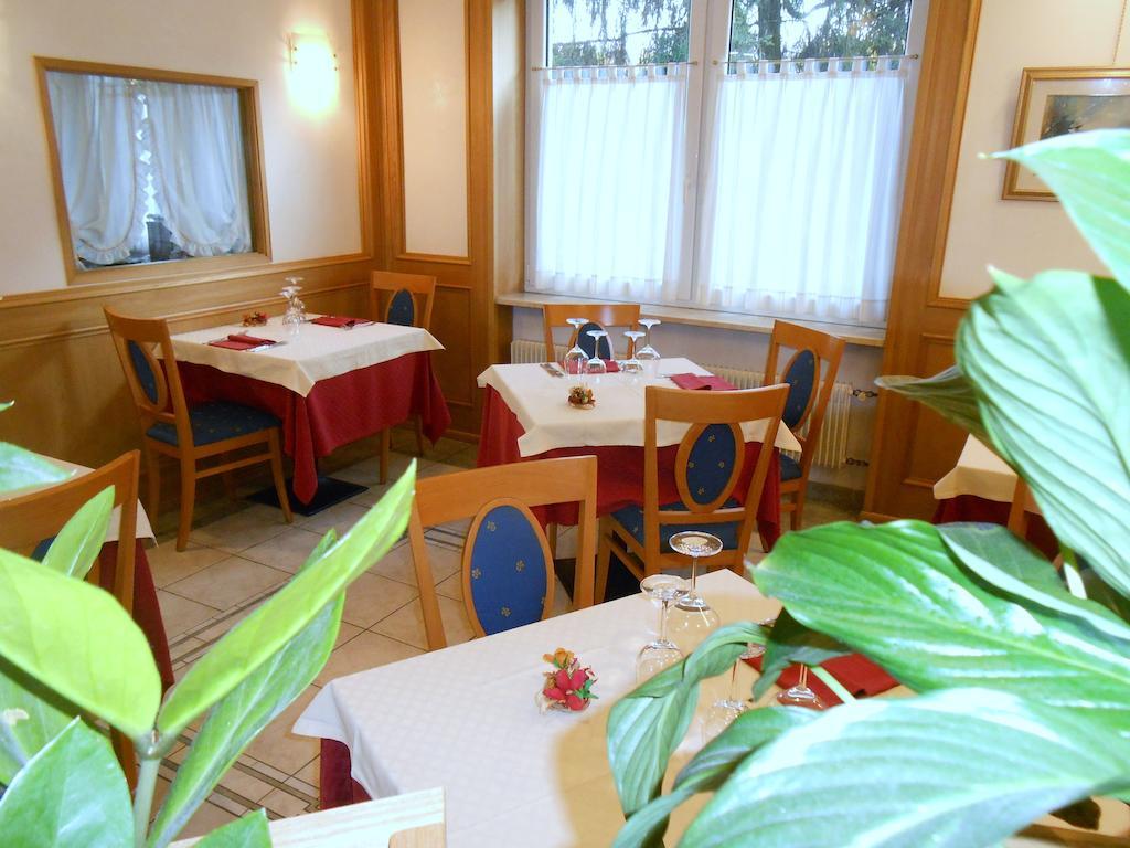 Hotel Ristorante Sagittario Feltre Exterior photo