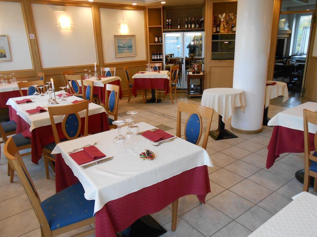 Hotel Ristorante Sagittario Feltre Exterior photo