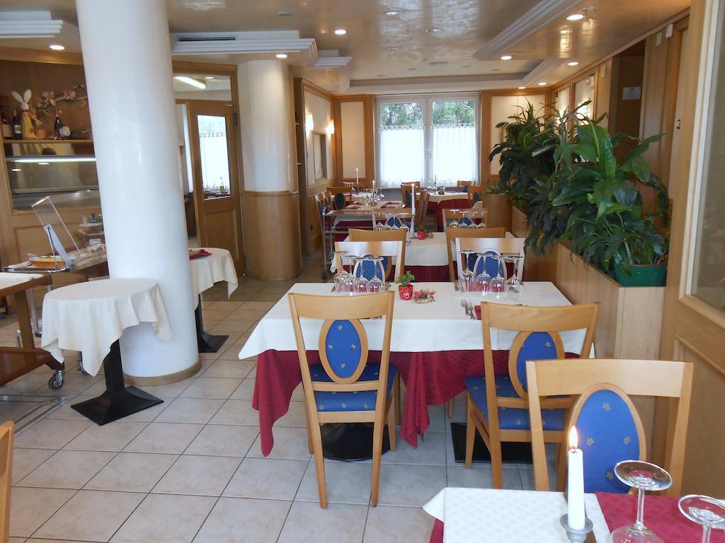 Hotel Ristorante Sagittario Feltre Exterior photo