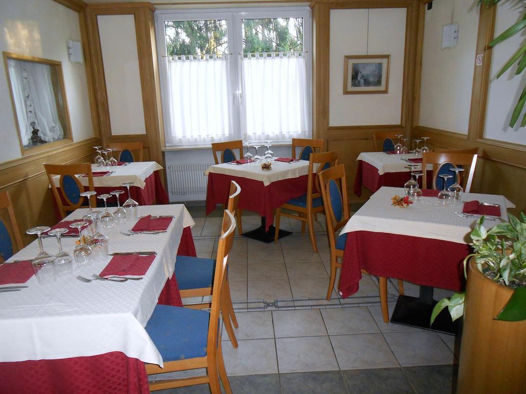 Hotel Ristorante Sagittario Feltre Exterior photo